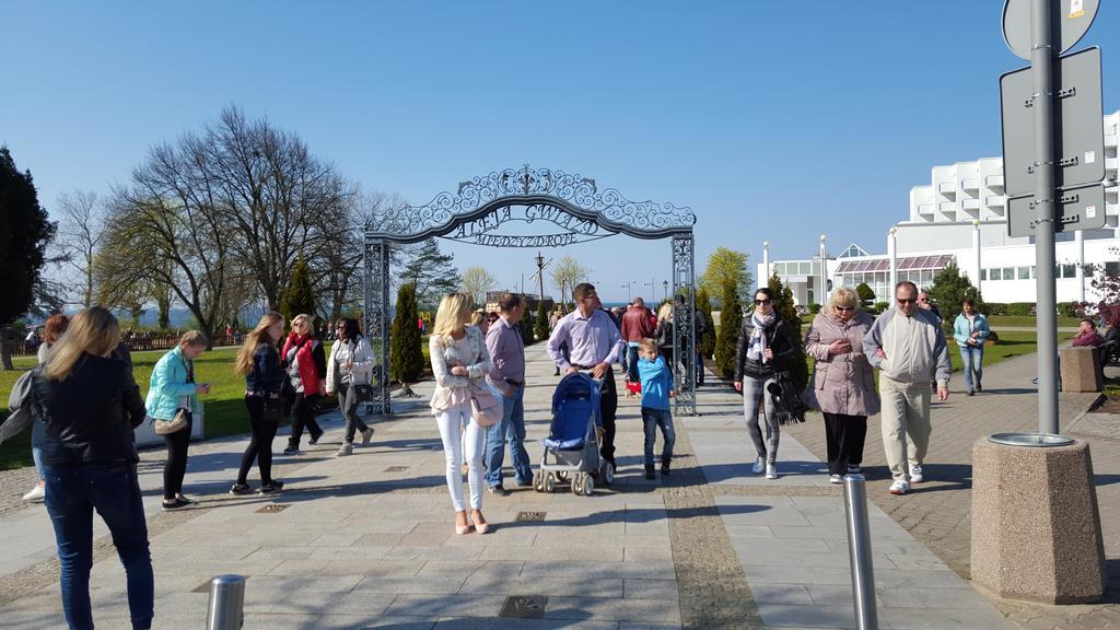 Hotel Osrodek Wczasowy Zloty Dab - Domki Misdroy Exterior foto